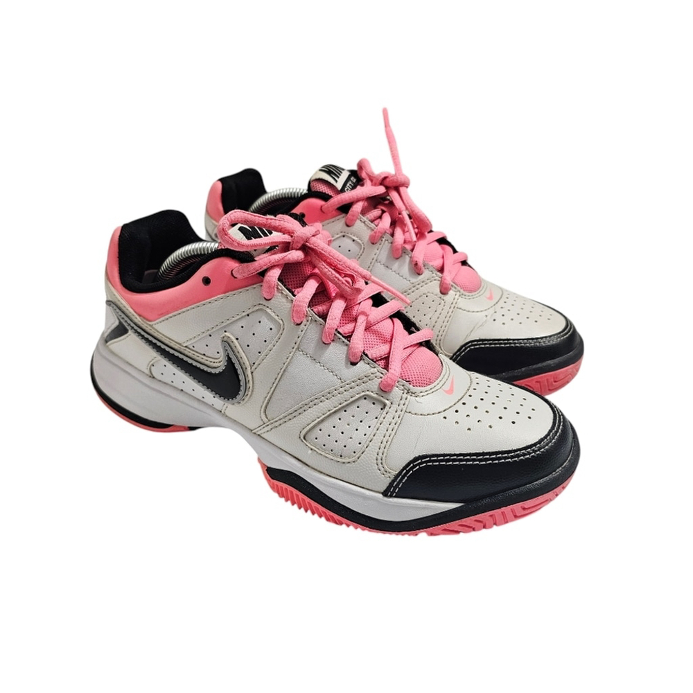 Women's Nike city court sneakers. Pink/wht/blk size 6